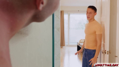 Des Irez Bathe and Fucked with Luca Mazzi