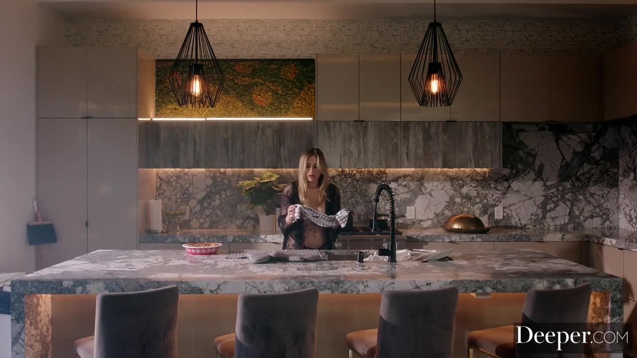 Anna Claire Clouds - Before The Guests Arrive - ePornhubs