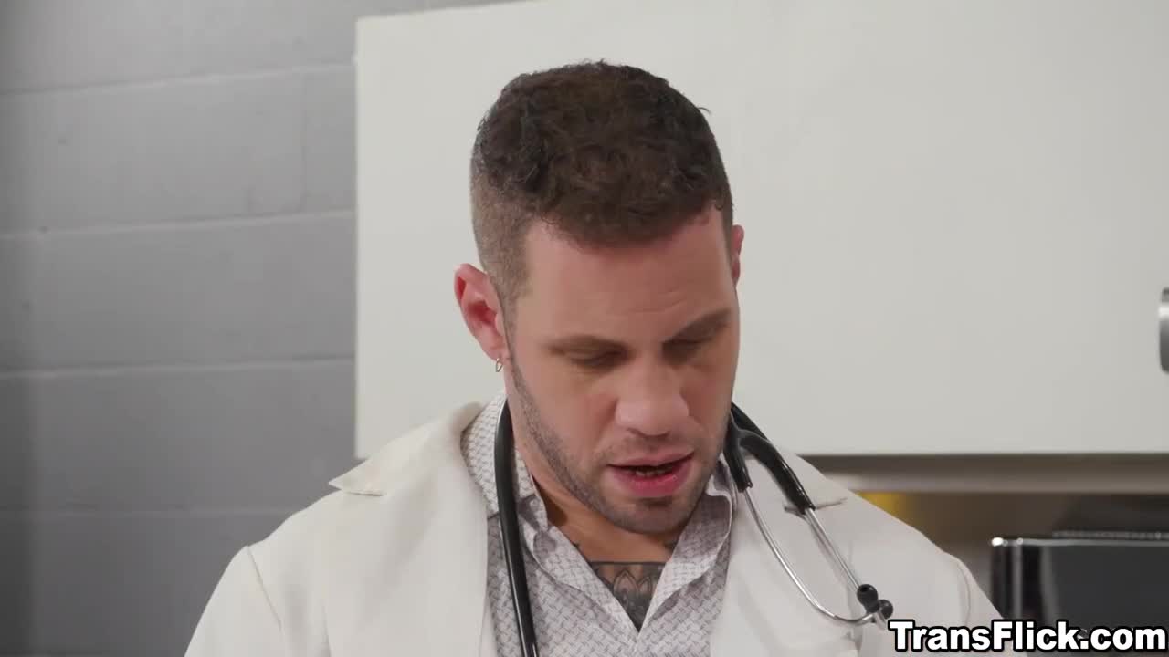 Trans Kalli Grace meets with her new doctor Wolf Hudson - ePornhubs